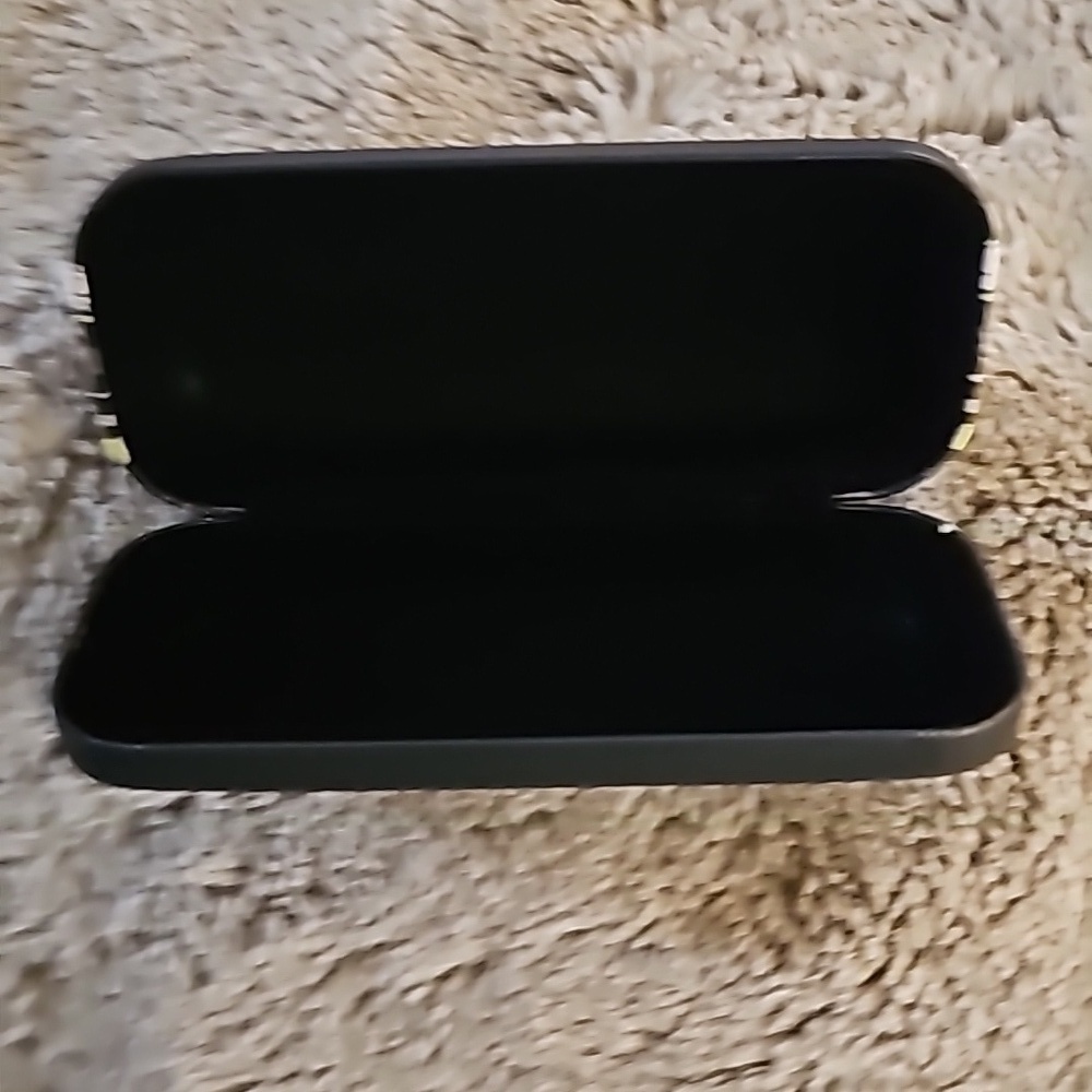 Tommy Bahama Sunglass Holder (Kids) - Picture 2 of 2